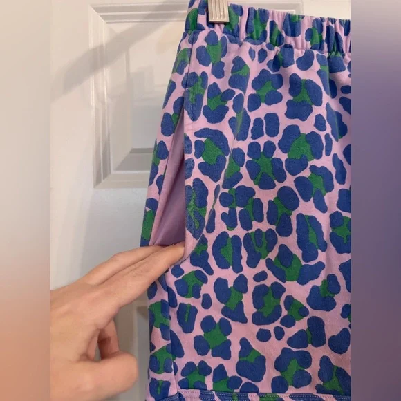 Clare V Jag Print Sweatshort - Picture 4 of 7